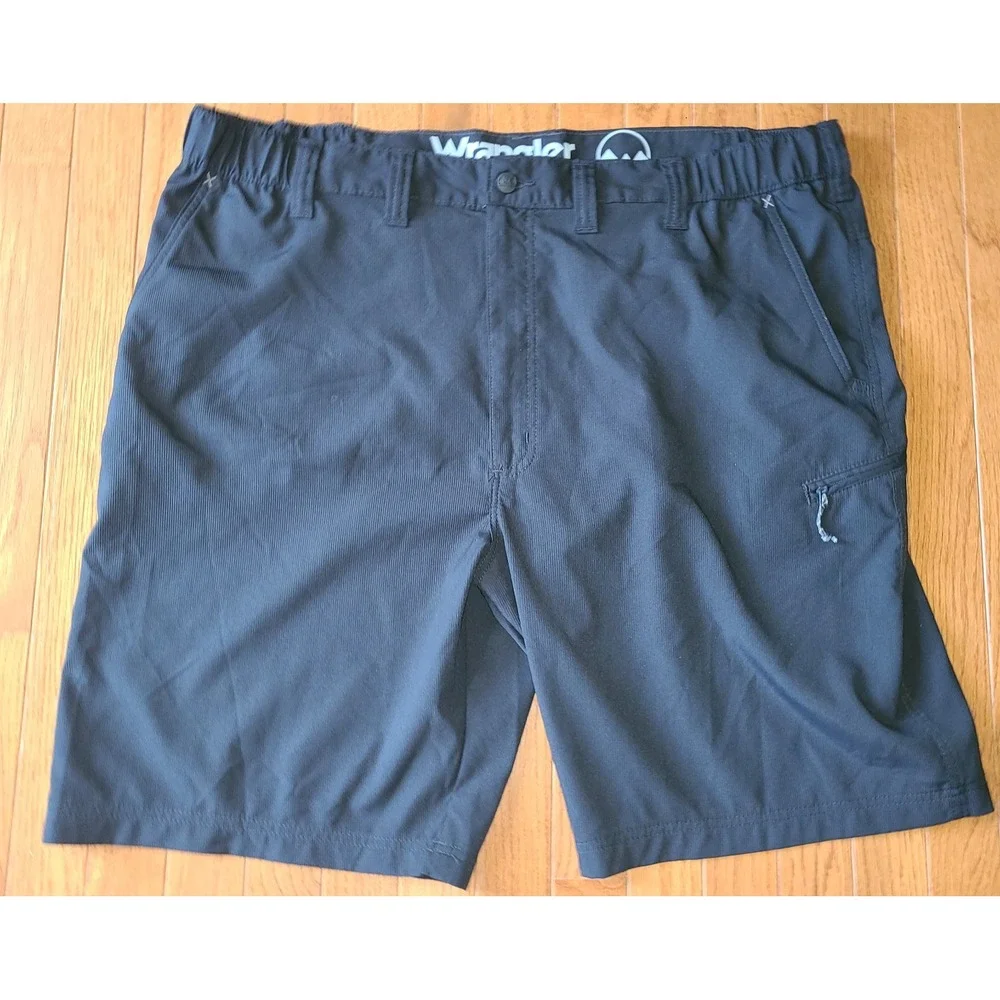 Wrangler Shorts Mens Sz 44 Black Zip Pockets Casual Lightweight Outdoors Hiking
